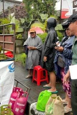 Disperindag Denpasar Gandeng Babinsa Gelar Pasar Murah Gas LPG Hanya Rp. 18.000 per Tabung