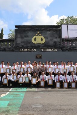 Berprestasi! 66 Personil Diguyur Penghargaan, Kapolres Gianyar: “Bukti Nyata Kerja Keras dan Dedikasi”