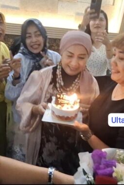 Momen Bahagia Ulang Tahun Yuni di Restoran Kedjora Jember