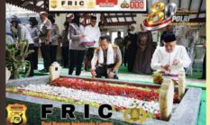 Jelang Hari Bhayangkara, Kapolri Ziarah ke Makam Gus Dur